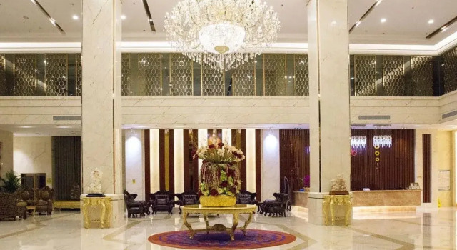 Auspicious Hotel Zuhai, Rezerwuj Hotel Hotele w Zhongshan z basenem, Basen