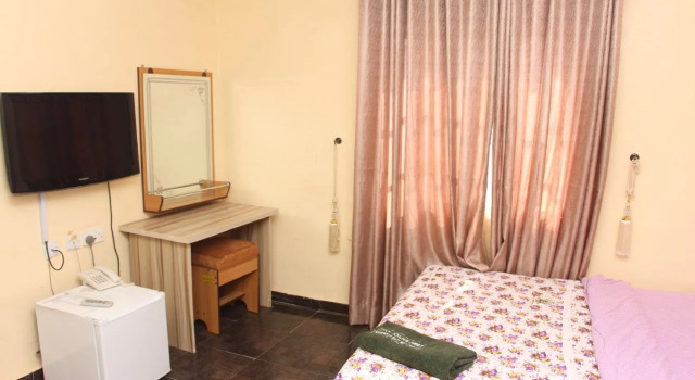 Twins Palace Hotel, Reservar Hotel Hotéis e alojamentos em Kogi, Hotel