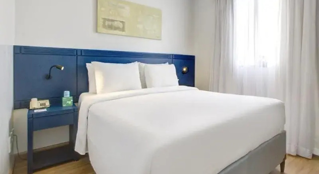 Трёхместный номер Luxury с балконом Quality Suites Vila Olimpia