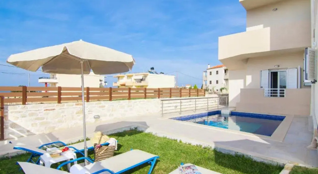Коттедж 7 bedroom villa with pool, 700m from the beach