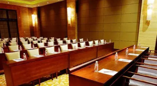 Days Hotel & Suites Zhaozhuang Xingyi Resort, Book Resort Hotels in Qianxinan with a Pool, Swimming Pool