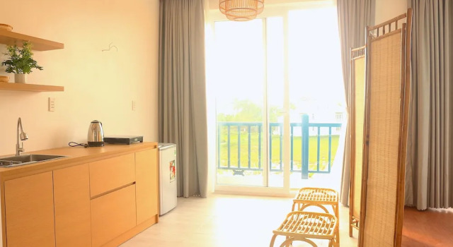 Студия с балконом The Present Home Hoi An