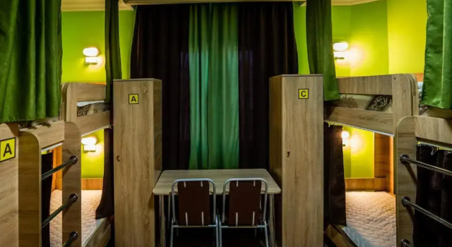 Lit en dortoir (dortoir masculin) DA Hostel Almaty