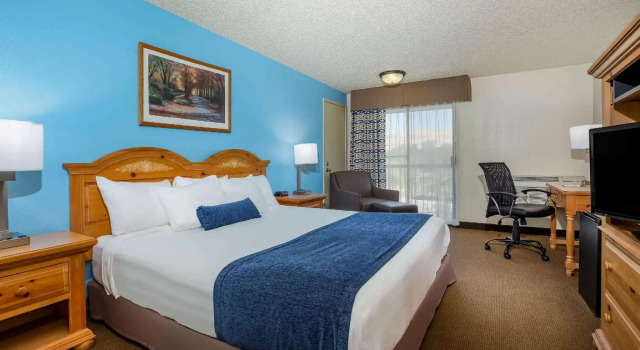 Двухместный номер с видом на реку Baymont by Wyndham Yakima Riverfront