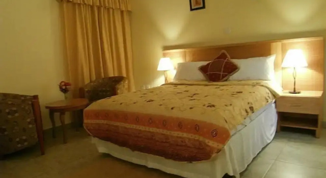 Rayporsh Hotel