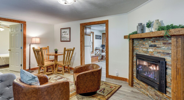 1/2 Mi to State Park! Riverfront Ozarks Retreat