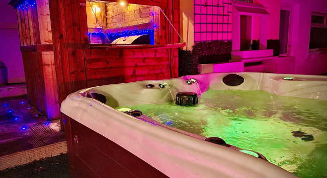 Captivating 4-bed Hot Tub House in Blackpool, Varaa Lomakoti Hotellit Lancashire pysäköinnillä, Pysäköinti
