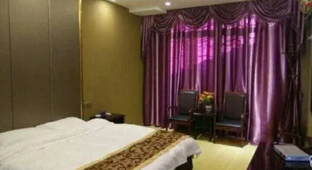Chengbinlou Hotel, Book Hotel Hotels in Yibin with Parking, Parking