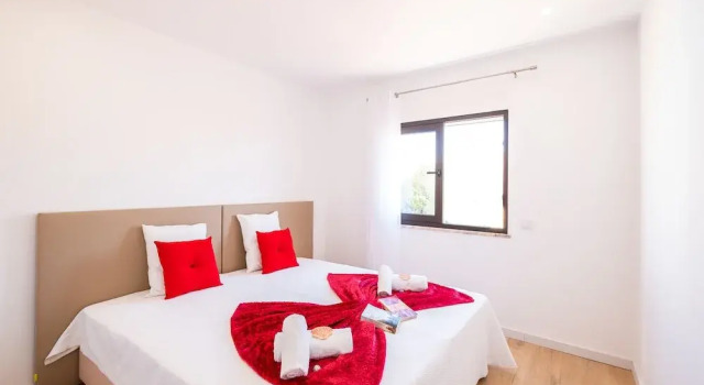 Апартаменты с 2 комнатами с балконом и с видом на море Apartment Brisbane