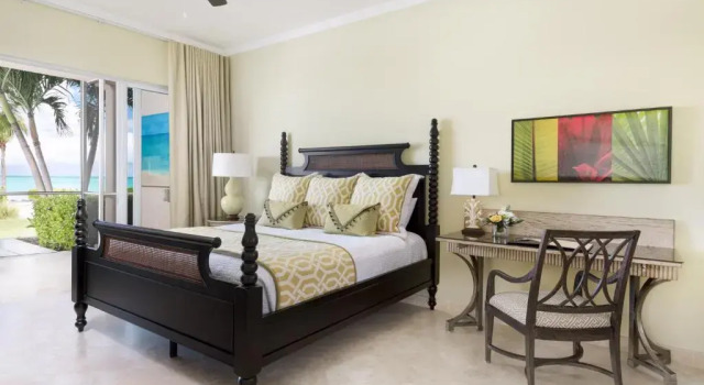 Люкс с 2 комнатами oceanfront The Venetian on Grace Bay