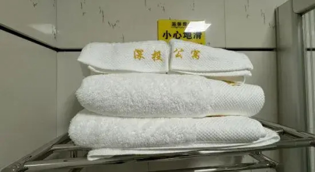 Shentou Apartment (Shengping Subway Station), Rezerwuj Apartament Hotele w Shenzhen z parkingiem, Parking