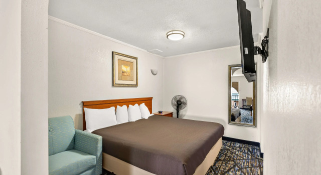 Четырёхместный номер Standard Americas Best Value Inn Celina