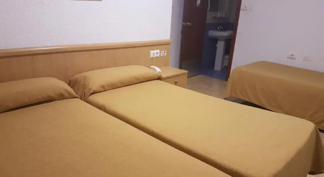 Трёхместный номер Standard Hostal El Altet