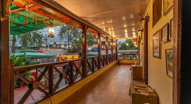 Kumaon local heritage lodge, Rezervovat Hotel Nainital Uttarakhand