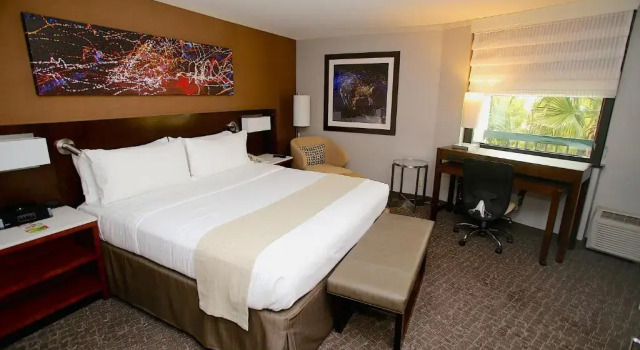 Двухместный номер Executive Holiday Inn Long Beach - Airport by IHG