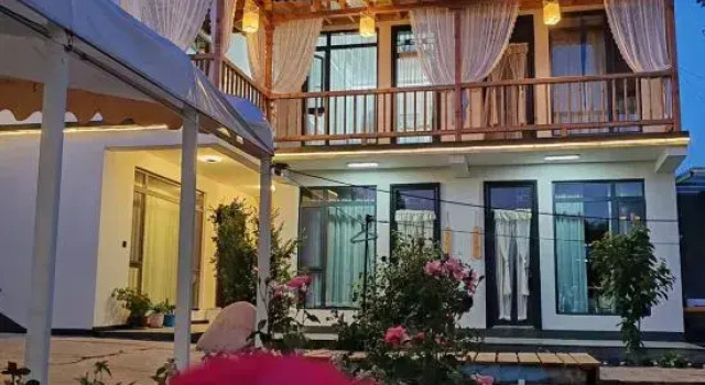 Juncheng Oxygen Bar B&B (No.3 Shop), Prenota Bed & breakfast Hotel a Xinjiang con parcheggio, Parcheggio