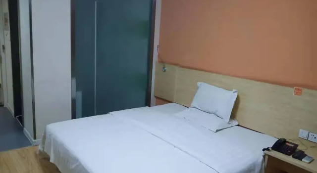 7Days Inn Zibo Dongsi Road Shengshi Xincheng, Prenota Hotel Zibo Shandong