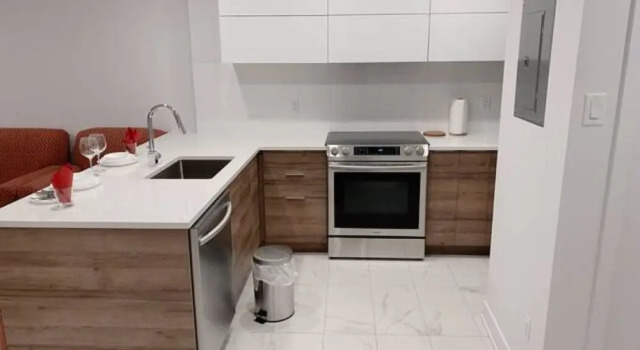 Ekonomiczny suite 2001 Av. Beaconsfield