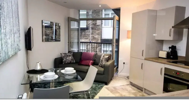 Stayzo Modern Studio Apartment 1 in Bradford City, Varaa Huoneisto Asunnot kohteessa Merseyside, Huoneisto