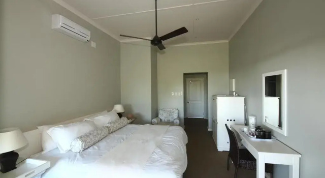 Coral Tree Colony Bed & Breakfast, Забронировать Отель Саутбрум Durban South Coast, рядом с Southbroom Golf Club