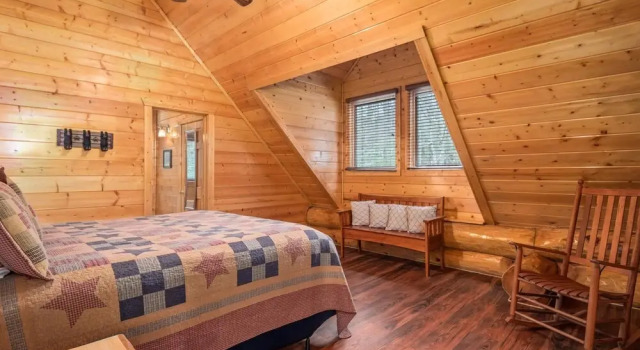 Aiden's Escape - 4 Br cabin by RedAwning