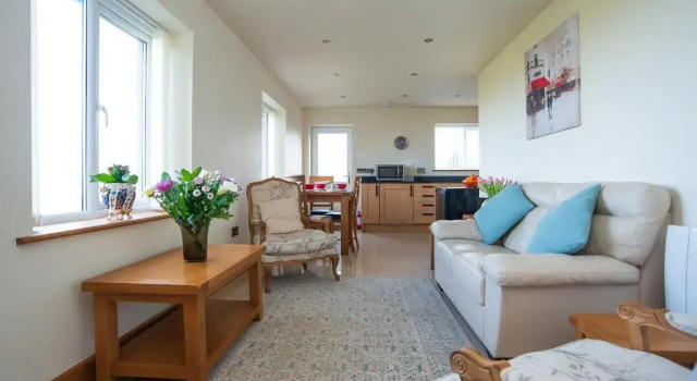 Finest Retreats - Sea Views Cottage, Забронировать Дом для отпуска Холиуэлл Клоид