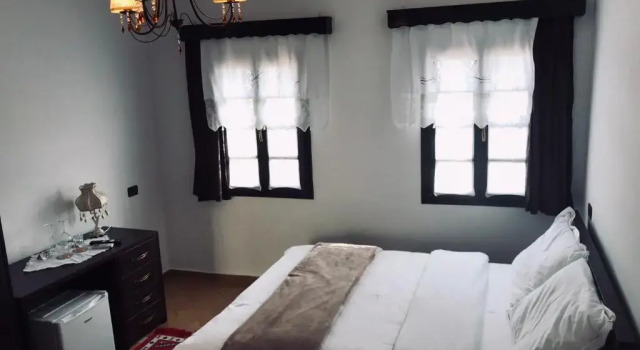 Villa ELMAR, Buchen Sie Villa Hotels in Berat mit Parkplatz, Parkplätze