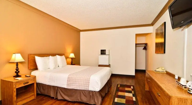 The Village Motel, Book Motel Hoteller i St. Helens med parkering, Parkering