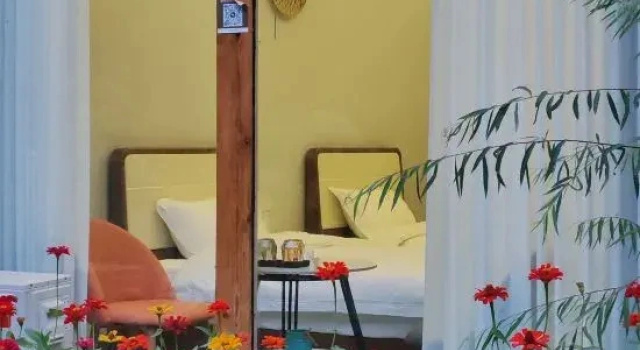 Suite Yiru Homestay (Zhouzuling Yaowangdong Wellness Town Scenic Area)