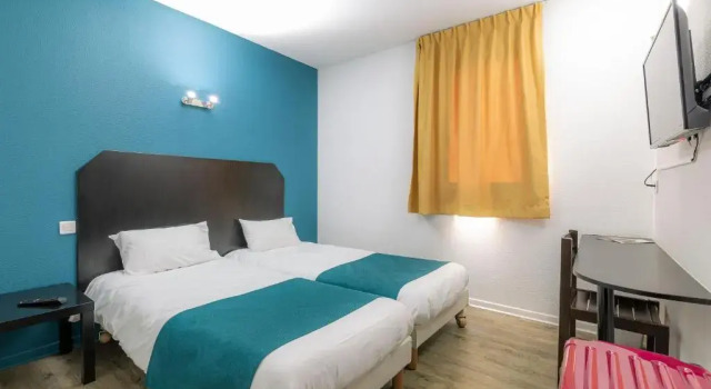 Standard cvadruplă cameră P'tit Dej-Hotel Carcassonne-Audotel