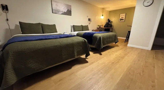 Четырёхместный номер Standard с видом на горы The Pioneer Motel