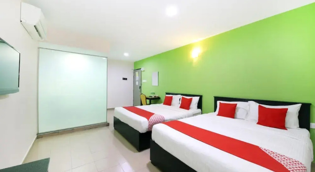 Четырёхместный семейный люкс OYO 816 Hotel De Kiara