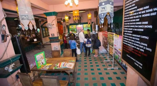 Royal thapae gate guesthouse, Забронировать Гостевой дом Отели Чиангмай с парковкой, рядом с City Art &amp; Cultural Centre, Парковка