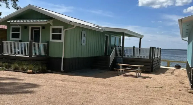 Коттедж с видом на озеро Rayburn Resorts