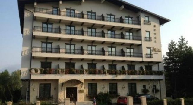 Hotel Helen, Varaa Hotelli Hotellit Carpathians - Romania uima-altaalla, Uima-allas