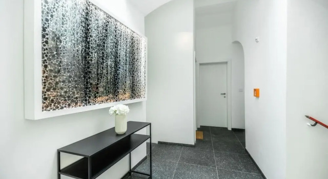 Suiten Apartment Art Collection With Kind Bed Air Conditioning and two Separate Bedrooms, Book Apartment Krems an der Donau 