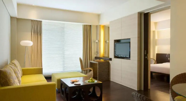 Полулюкс Deluxe Отель Courtyard by Marriott Manado