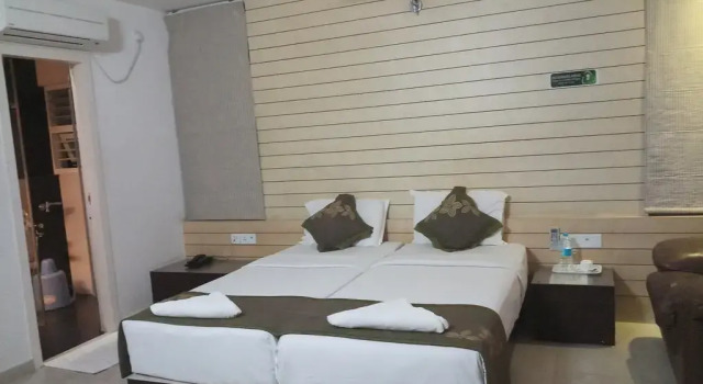 Roseline Suites - A Business Hotel