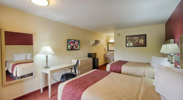 Red Roof Inn Staunton, Boek Hotel Hotels in Virginia met parkeren, Parkeren