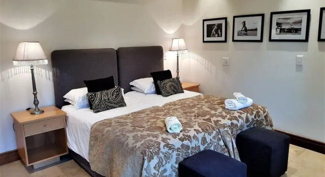 404 Koetsiershuis, Забронировать Отель Отели Стелленбос с парковкой, рядом с African Art Boutique Stellenbosch, Парковка