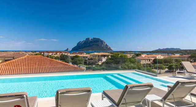 Residence with panoramic swimming pool in Porto San Paolo just 850 mt from the sea