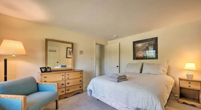 Коттедж House w/ Balcony ~ 5 Mi to Cranmore Resort!