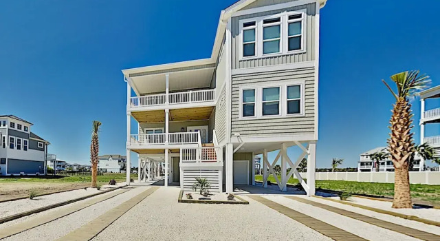 New Oceanside W/ Private Pool & Elevator 7 Bedroom Home, Забронировать Дом для отпуска Ошен-Айл-Бич Северная Каролина