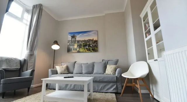 First Pleasance Luxury Apartment