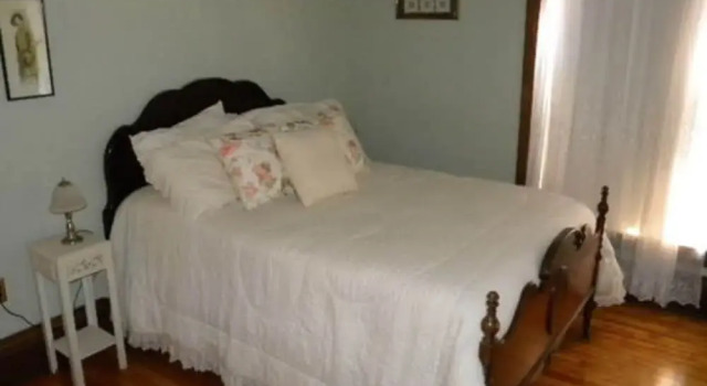 The Decker House Bed & Breakfast, Varaa Bed and Breakfast Mason City Iowa
