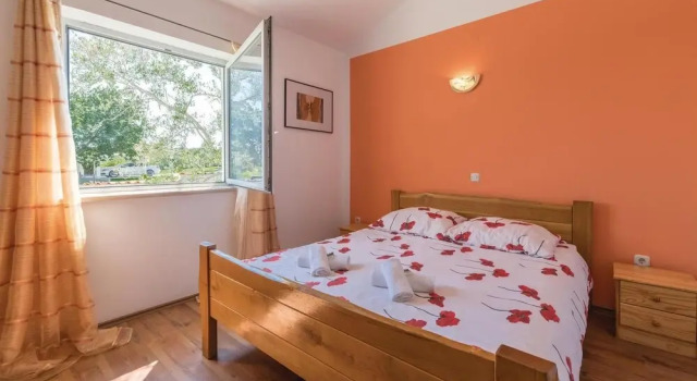 Amazing Home in Peruski With Wifi and 5 Bedrooms