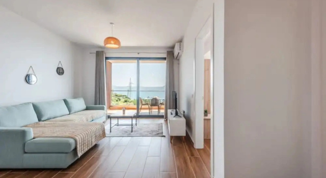 Exclusive Seafront Apartments Apartment 2, Book Lejlighed Hoteller i Vlorë County med parkering, Parkering