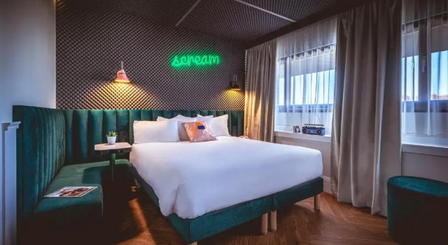 Четырёхместный номер Standard Moxy Paris La Villette