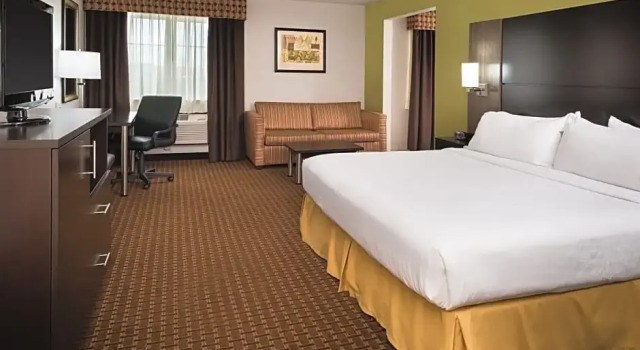 Двухместный люкс c 1 комнатой Holiday Inn Express & Suites Bucyrus by IHG