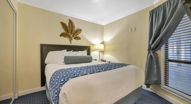 Номер Standard с балконом и oceanfront The Hemingway